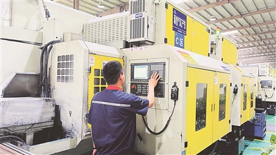 擁抱數(shù)智化 制造變“智造”——省人民政府網(wǎng)站要聞介紹華翔“5G+工業(yè)互聯(lián)網(wǎng)”融合應(yīng)用經(jīng)驗(yàn)